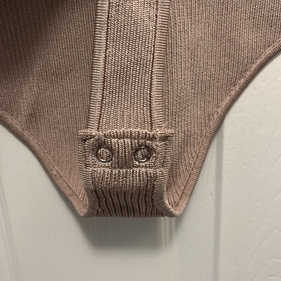 Good American Scoop neck Bodysuit NWT - Picture 9 of 11